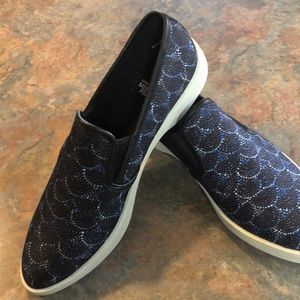Cougar waterproof ladies shoes, size 10, never worn